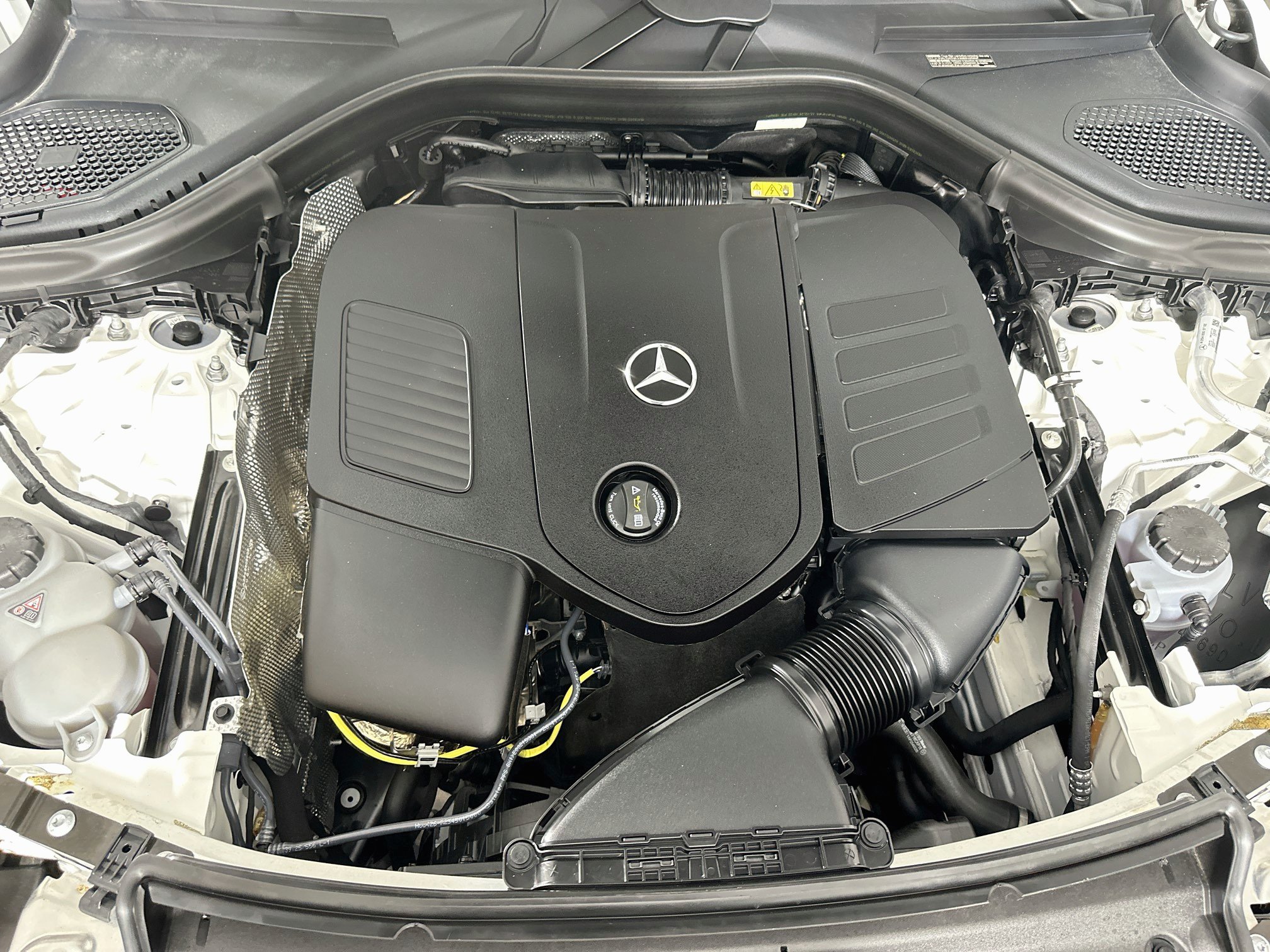 Used 2025 Mercedes-Benz GLC 300 image 34