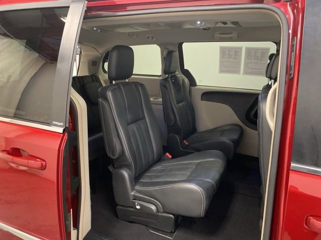 Used 2013 Chrysler Town & Country Touring image 25