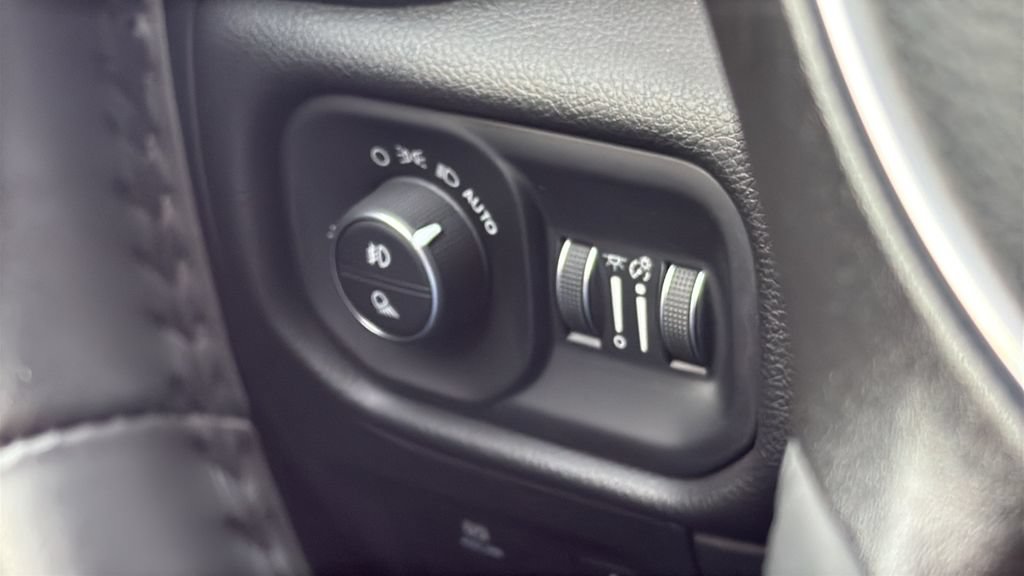 Used 2024 RAM 1500 Laramie AWD/4WD image 18
