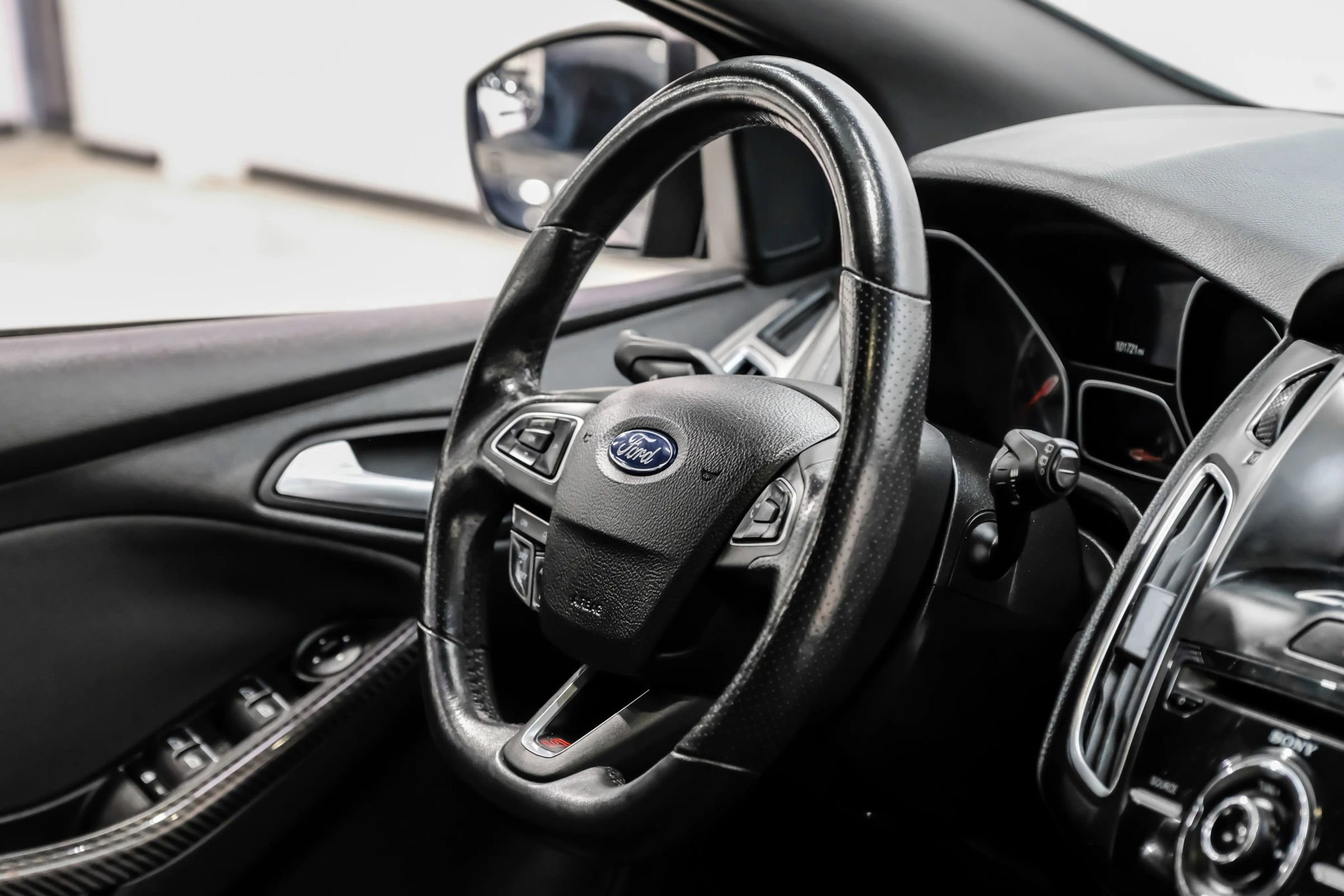 Used 2018 Ford Focus ST w/ Equipment Group 402A FWD image 22