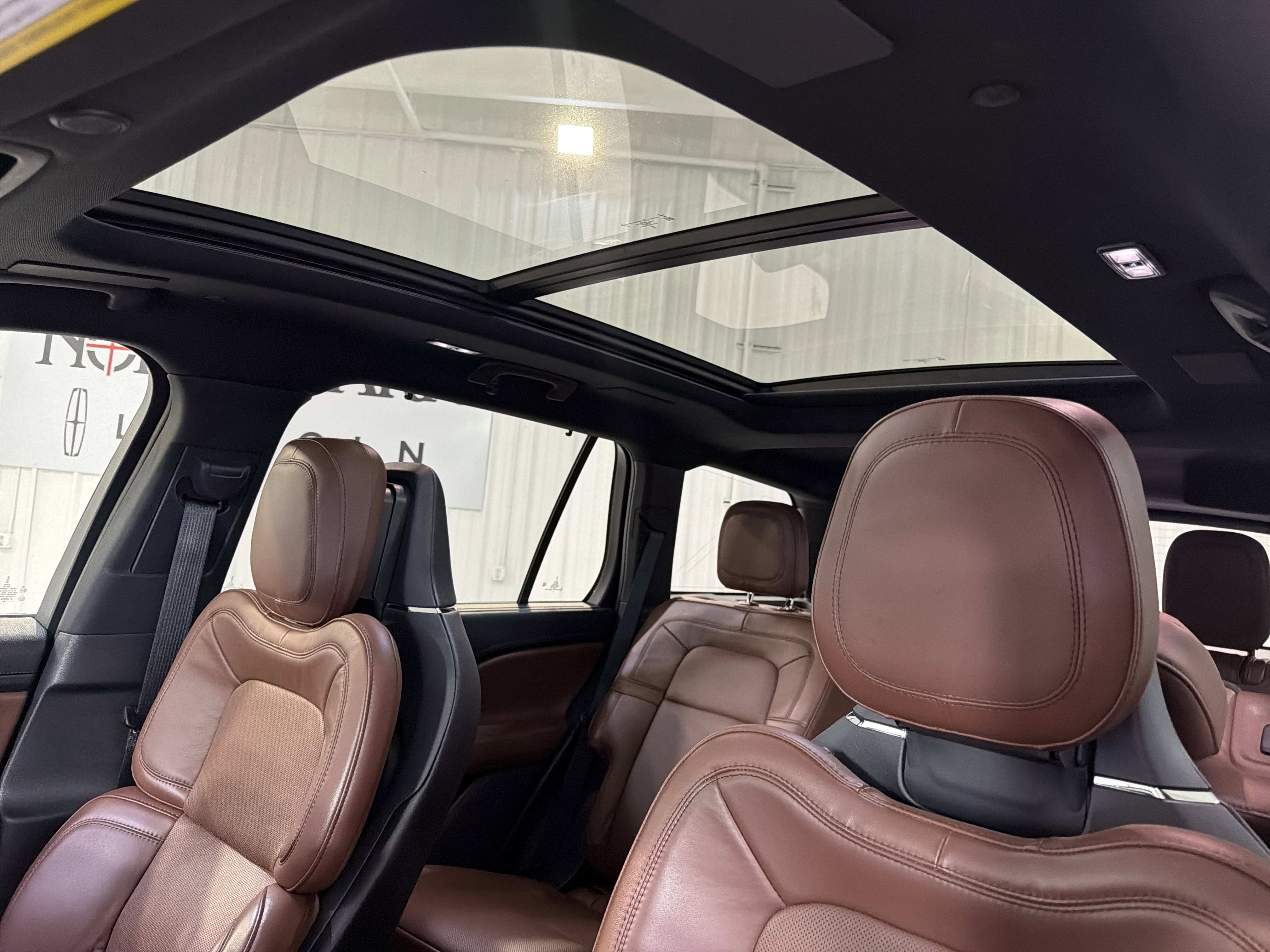 Used 2025 Lincoln Aviator Reserve w/ Luxury Package image 10