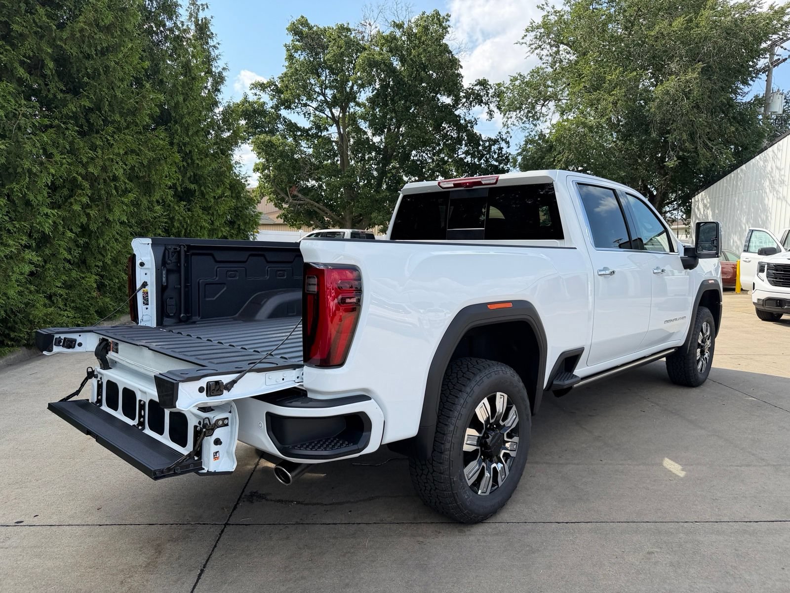 New 2026 GMC Sierra 3500 Denali w/ Denali Reserve Package AWD/4WD image 32