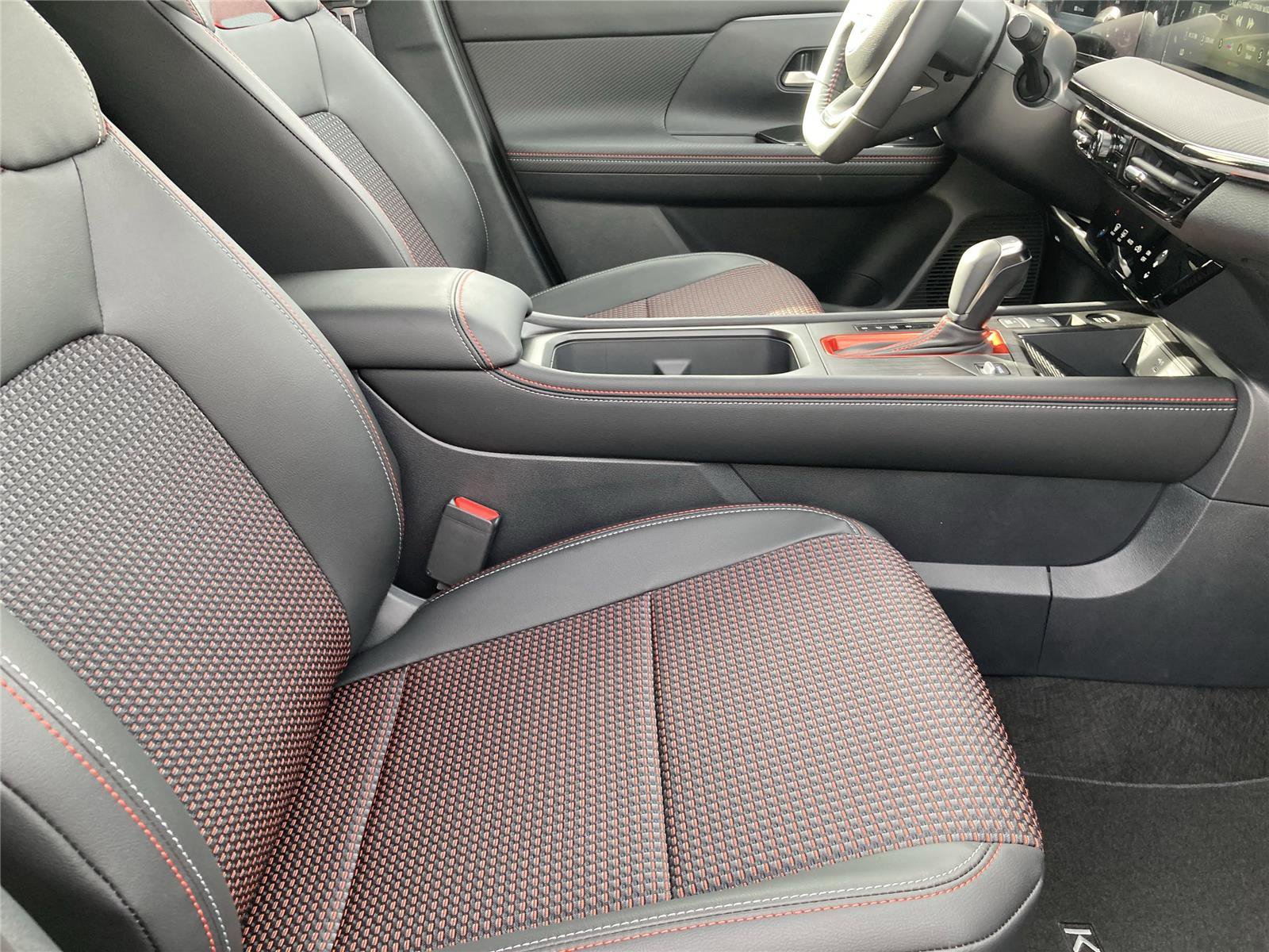 New 2025 Nissan Kicks SR image 36