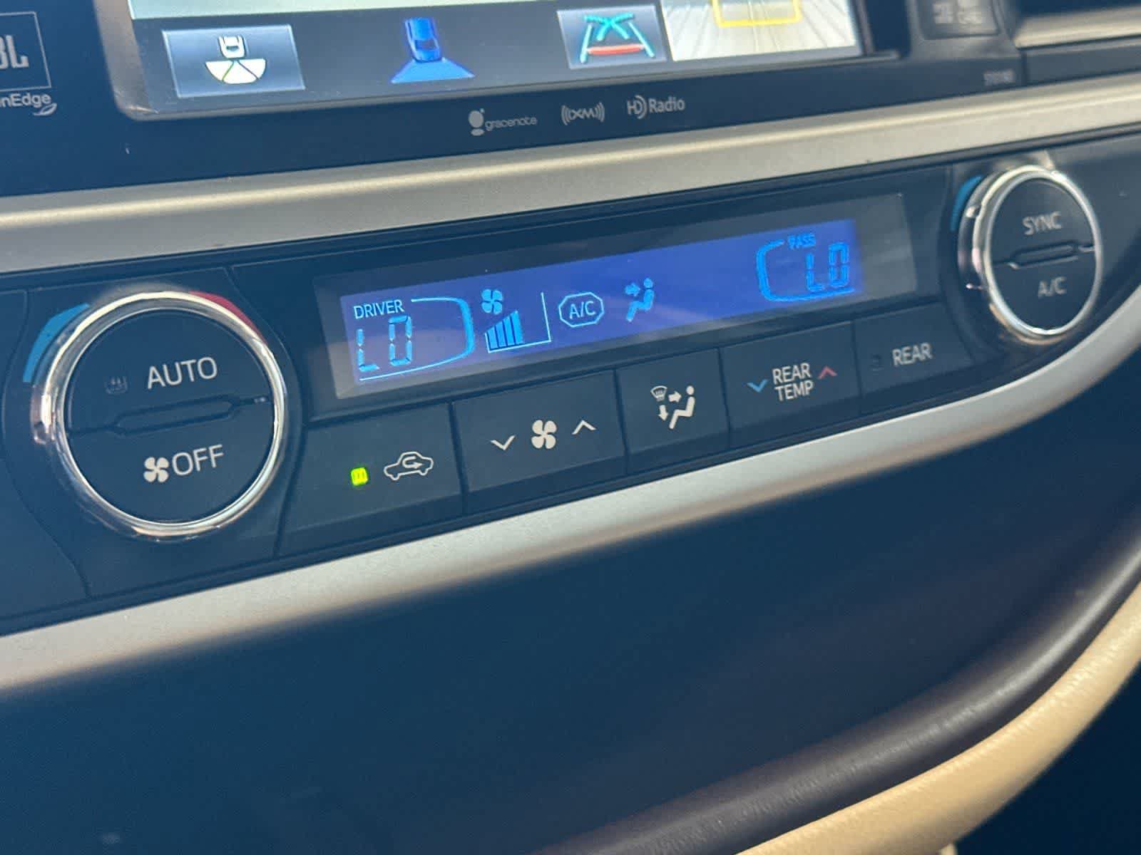 Used 2018 Toyota Highlander Limited Platinum AWD/4WD image 22