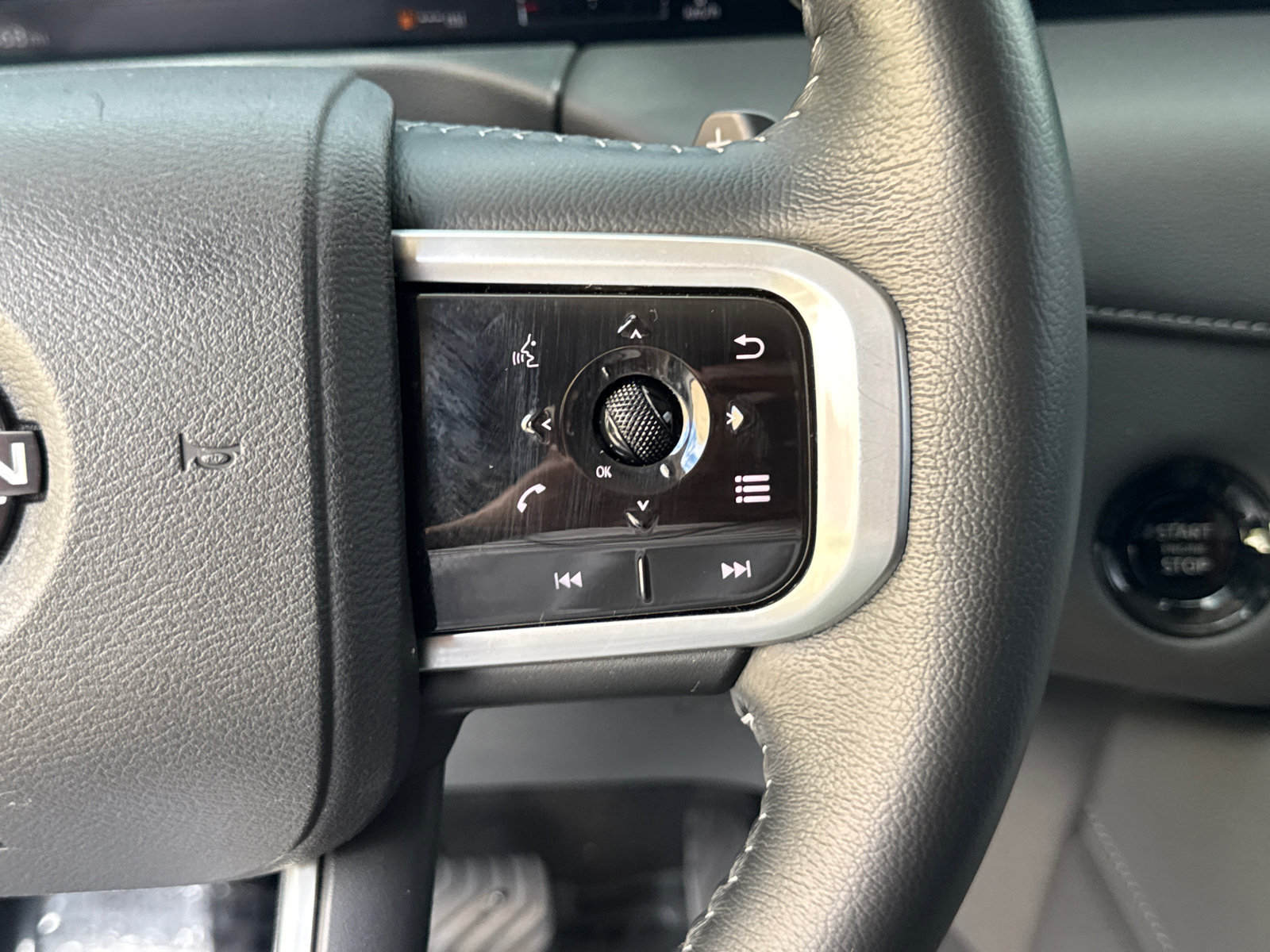 Used 2025 Nissan Armada SV RWD image 26