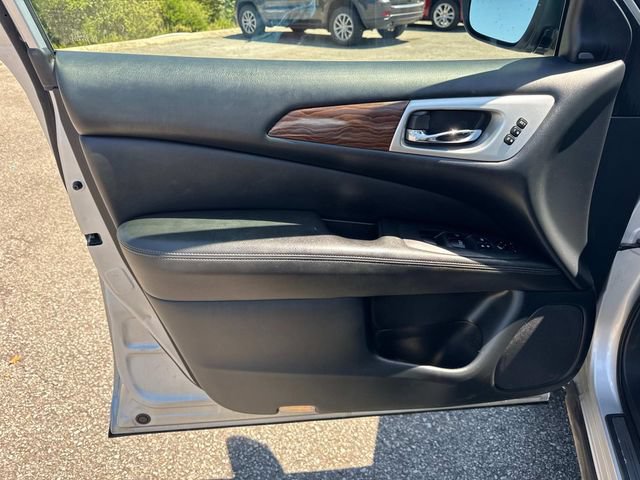Used 2020 Nissan Pathfinder Platinum AWD/4WD image 28