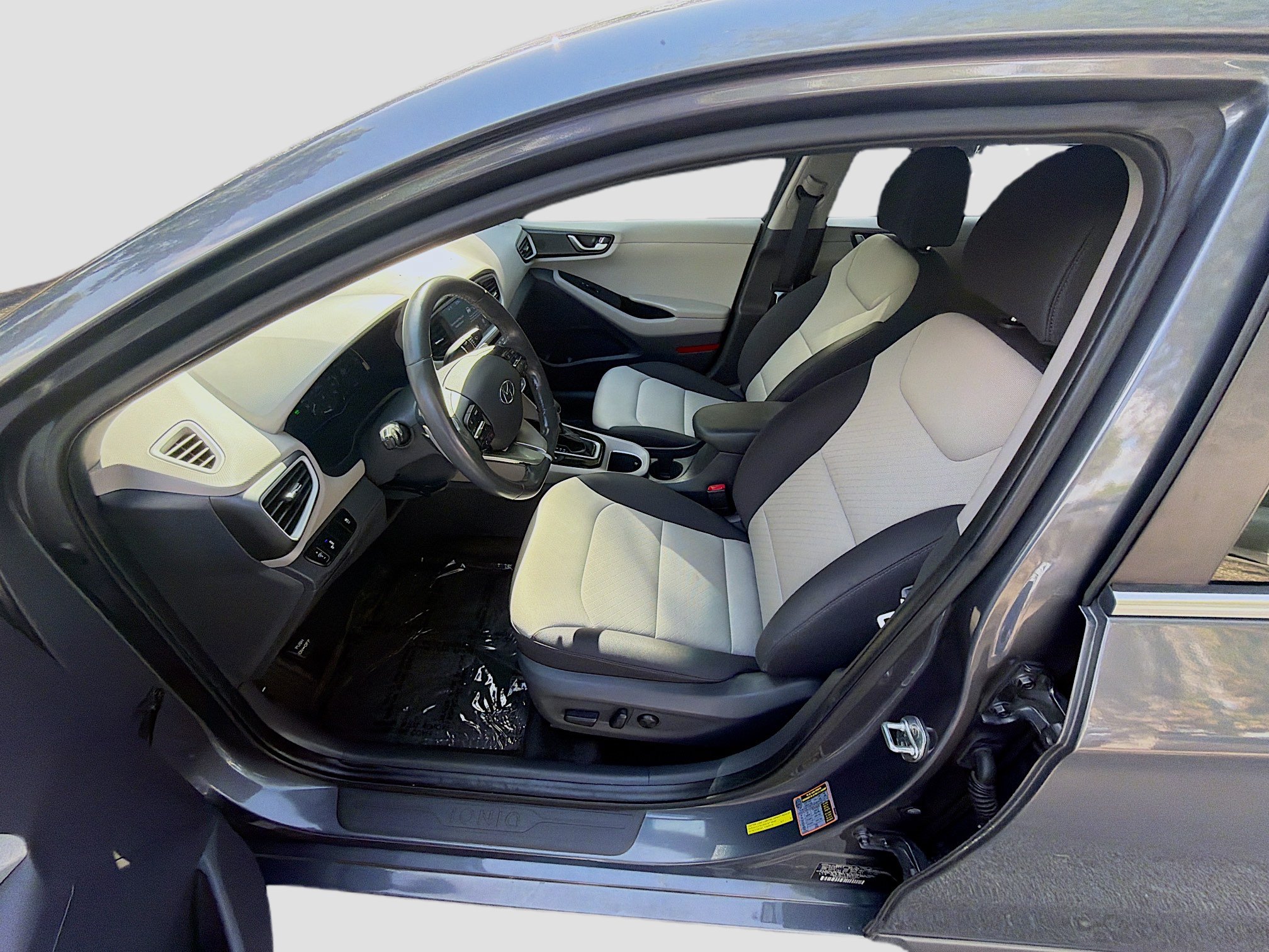 Used 2018 Hyundai Ioniq SEL FWD image 15