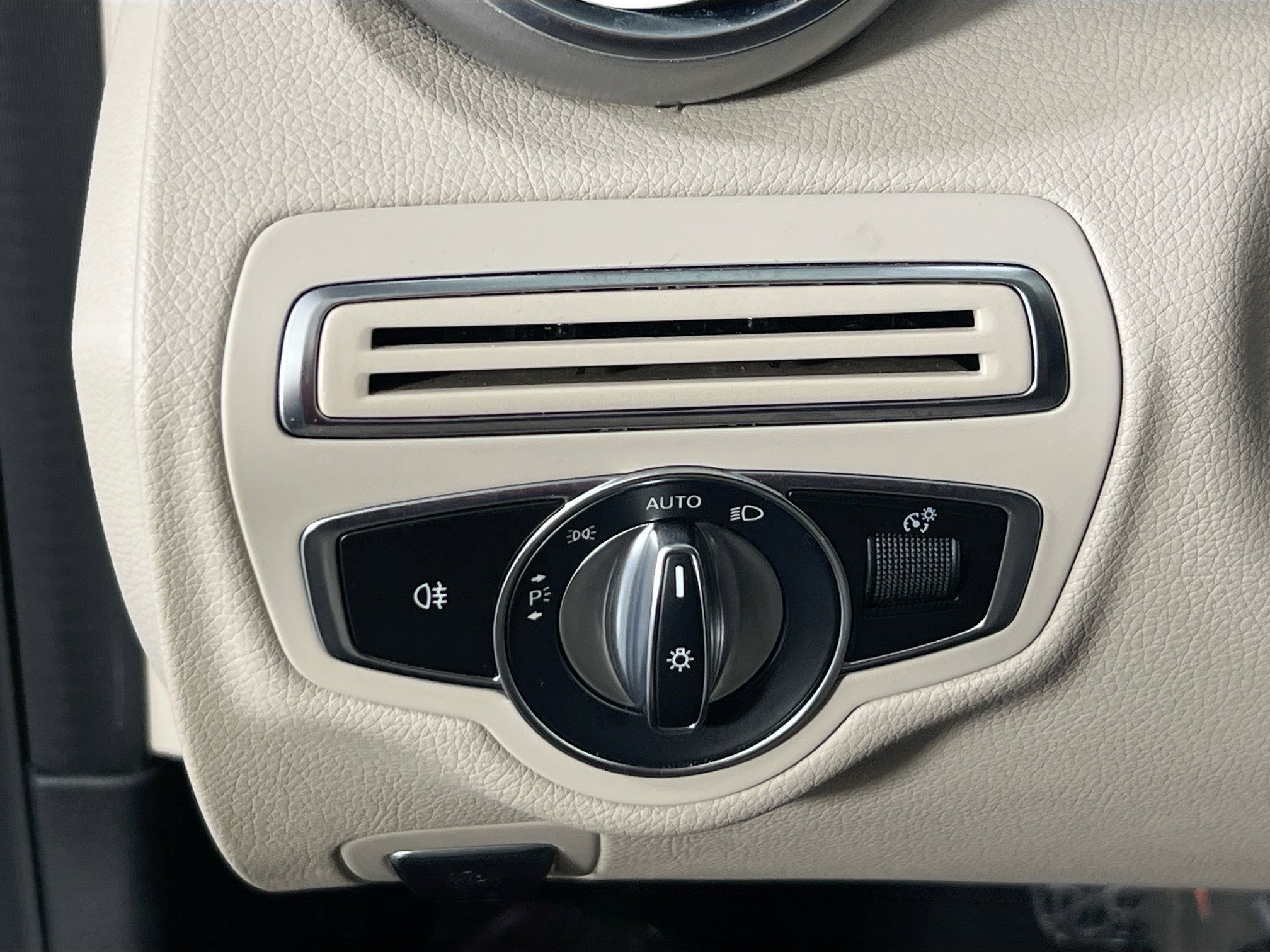 Used 2018 Mercedes-Benz C 300 4MATIC image 10