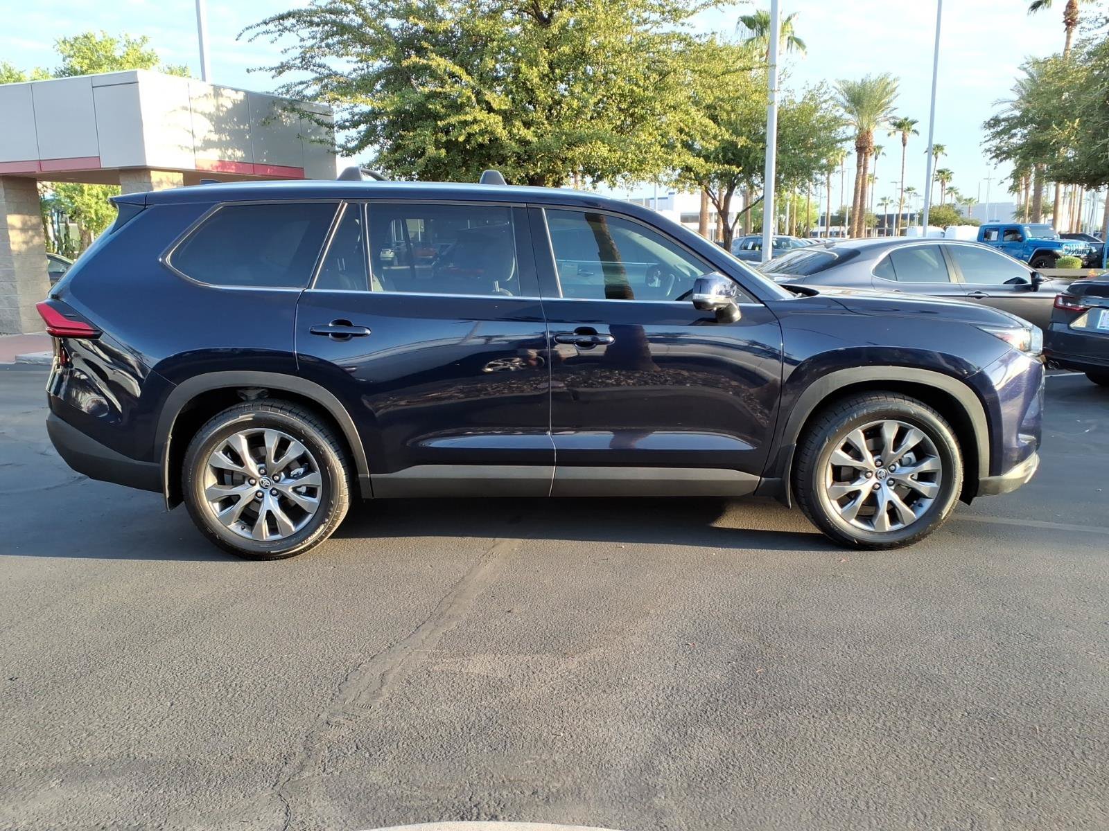 Certified 2024 Toyota Grand Highlander FWD image 3