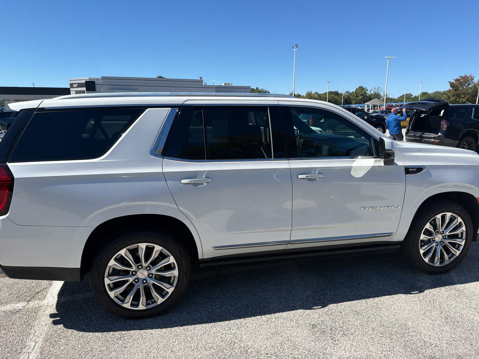 Used 2022 GMC Yukon Denali AWD/4WD image 18
