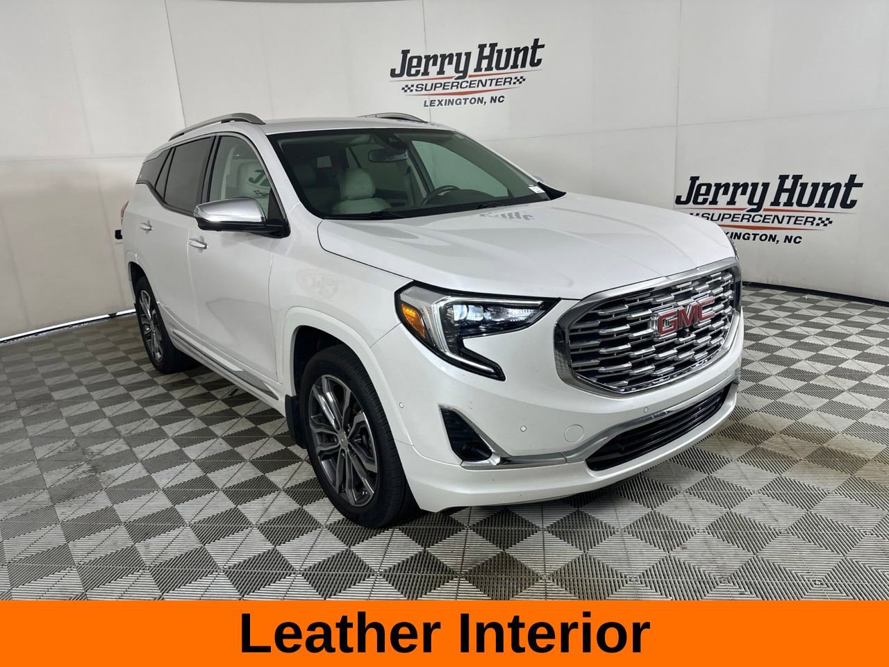 Used 2020 GMC Terrain Denali w/ Denali Premium Package AWD/4WD image 5