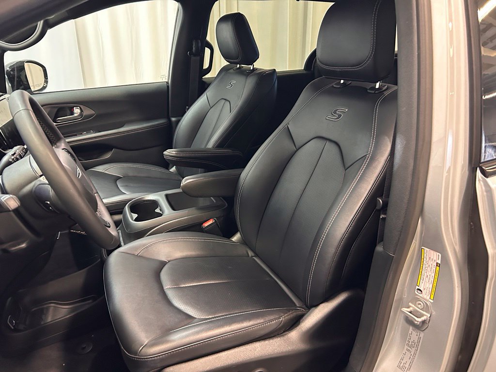 Used 2026 Chrysler Pacifica Select w/ S Appearance Package FWD image 6