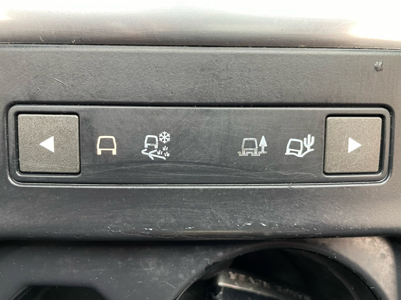 Used 2015 Land Rover LR2 HSE image 30