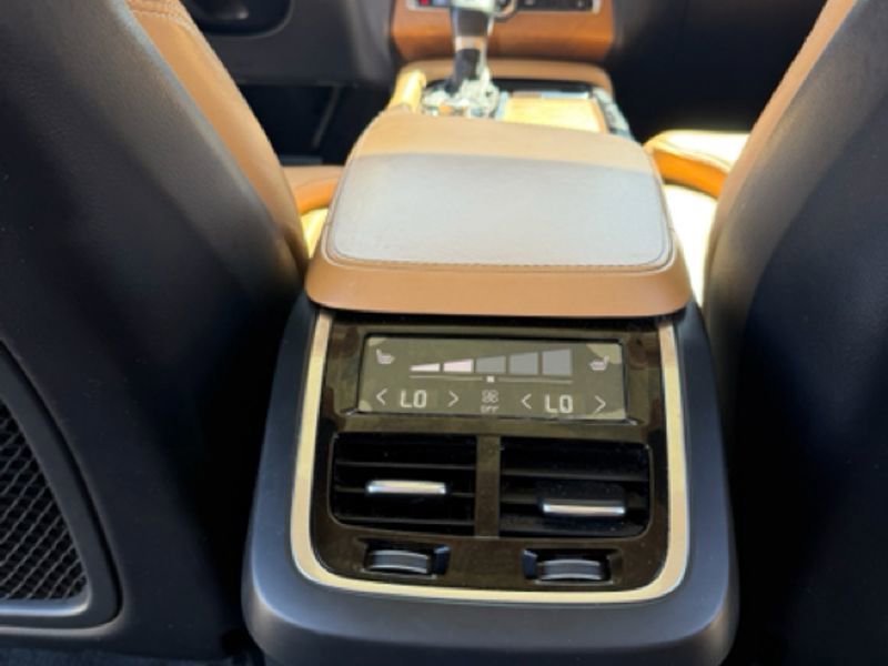 Used 2016 Volvo XC90 T6 Inscription w/ Vision Package image 19