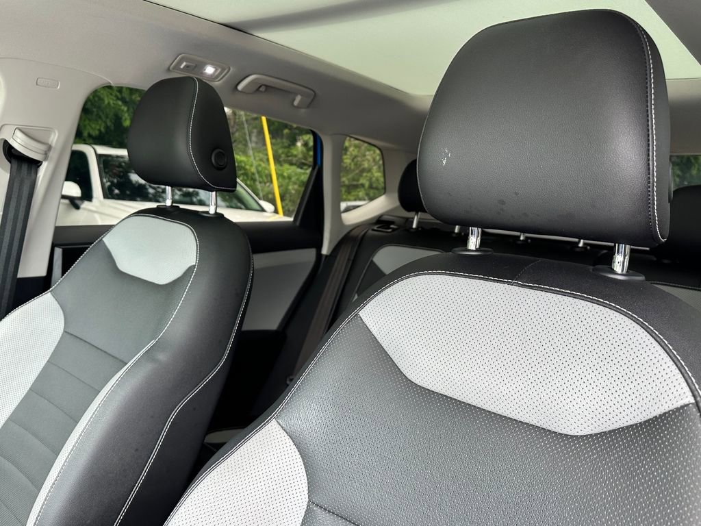 Used 2022 Volkswagen Taos SEL w/ Panoramic Sunroof Package image 12