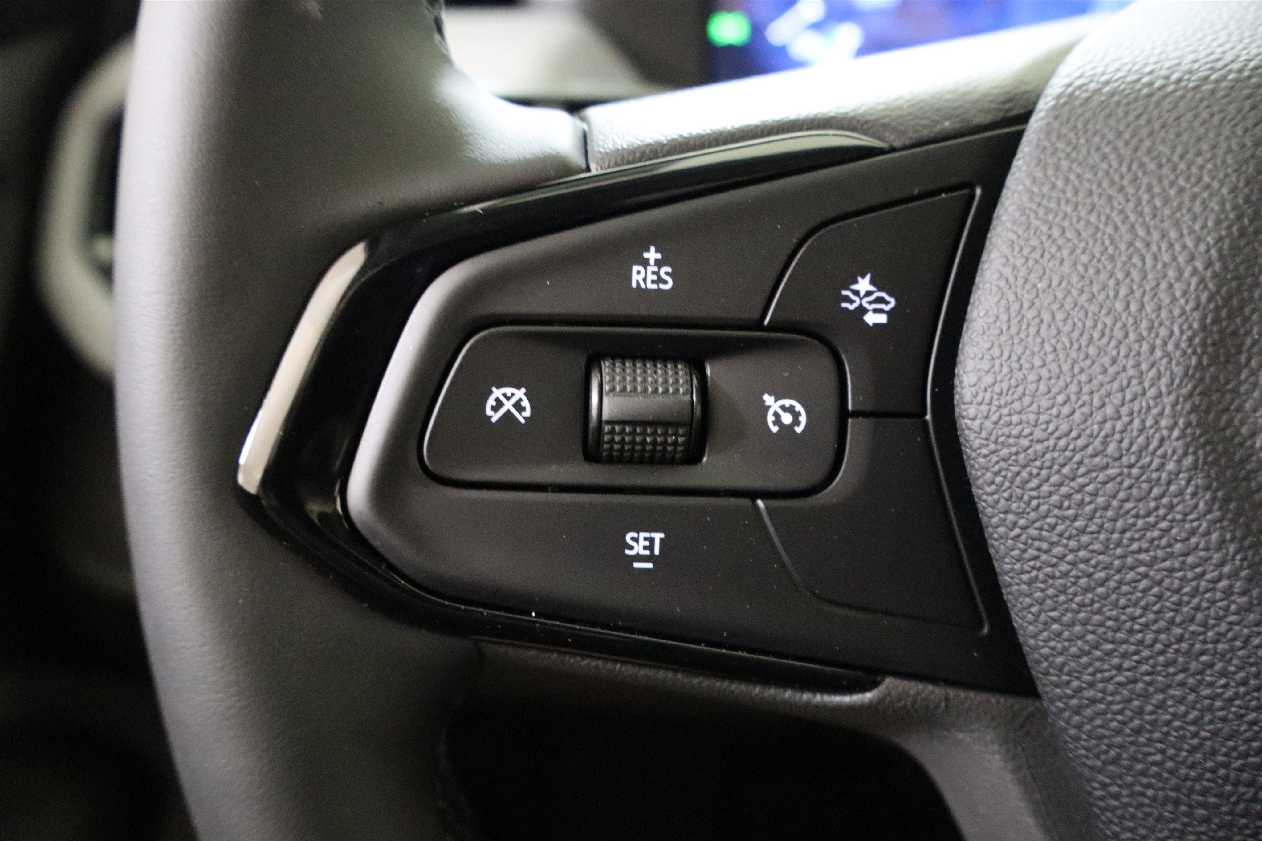 New 2027 Chevrolet Bolt LT w/ Comfort Package image 30