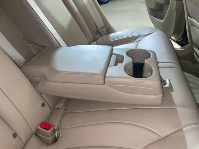 Used 2013 Chrysler 300 w/ Driver Convenience Group image 18