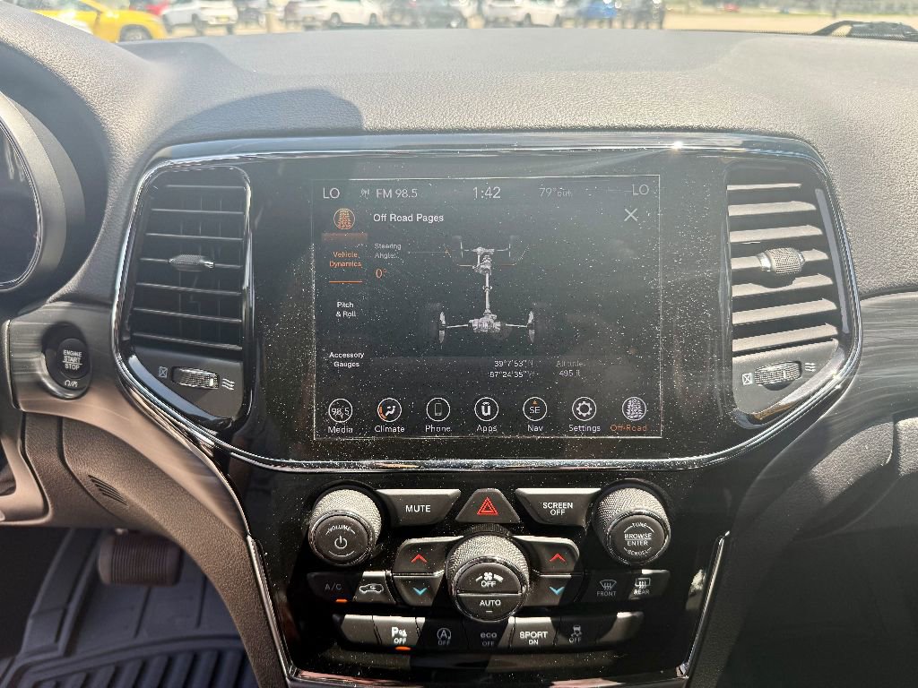 Used 2020 Jeep Grand Cherokee Laredo w/ 18" Wheel & 8.4" Radio Group image 21