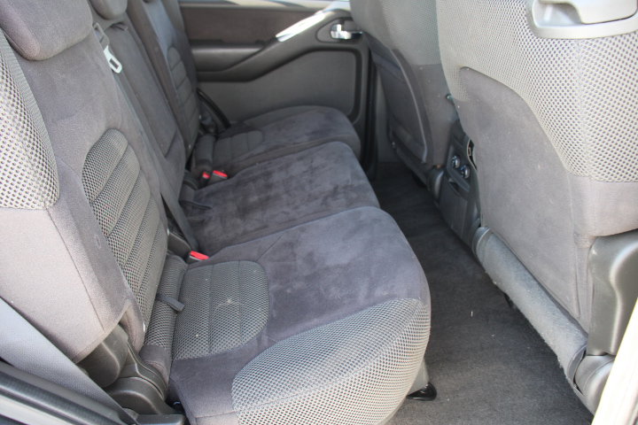 Used 2010 Nissan Pathfinder SE AWD/4WD image 19