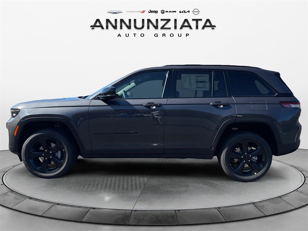 New 2025 Jeep Grand Cherokee Altitude image 2