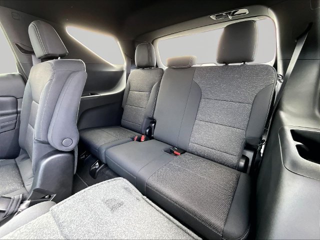 New 2027 Chevrolet Traverse LT FWD image 27