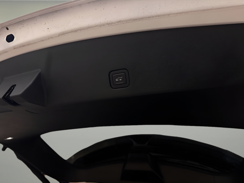 Used 2022 Cadillac XT6 Premium Luxury w/ Technology Package FWD image 25