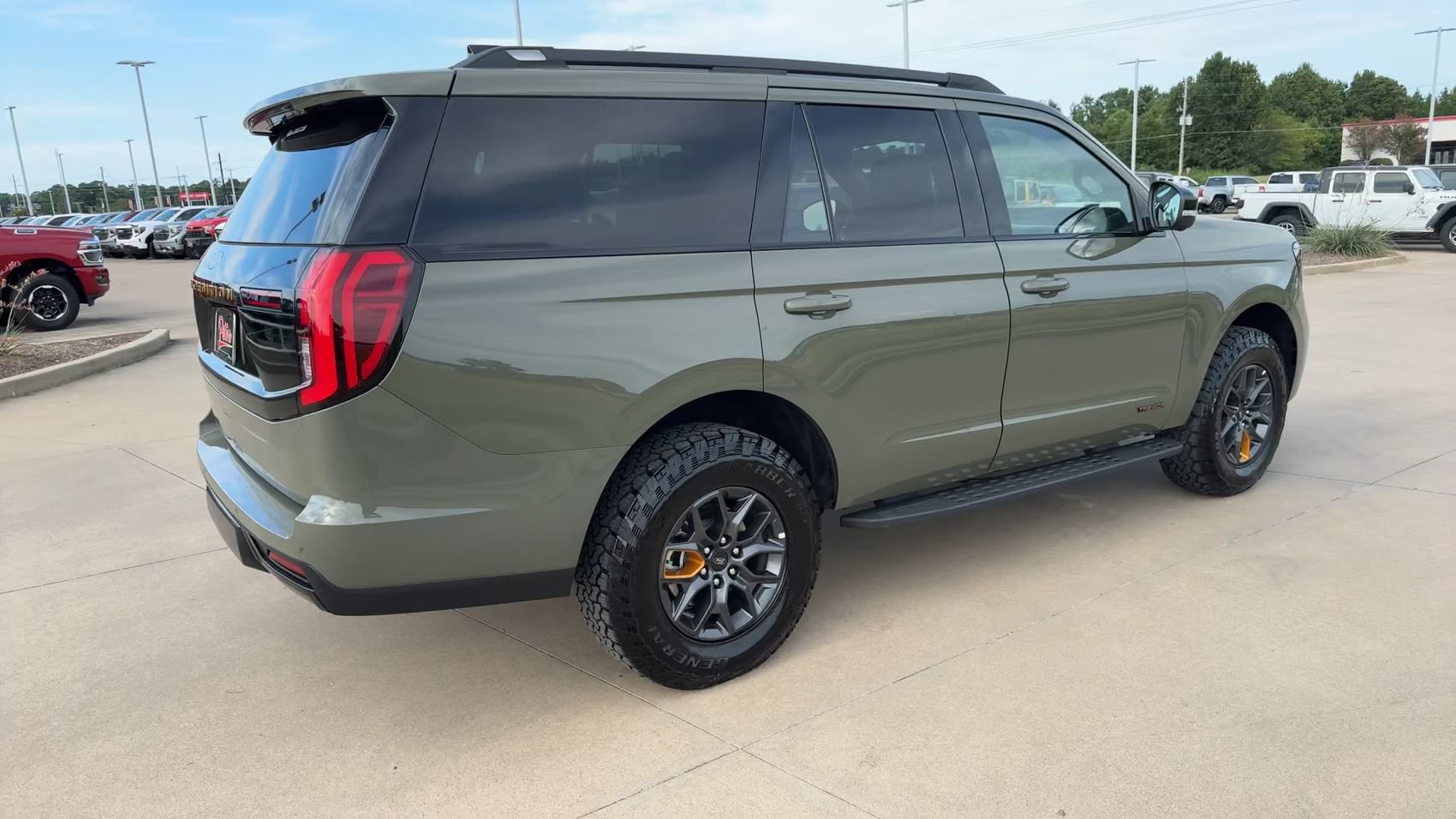 Used 2025 Ford Expedition Tremor AWD/4WD image 9