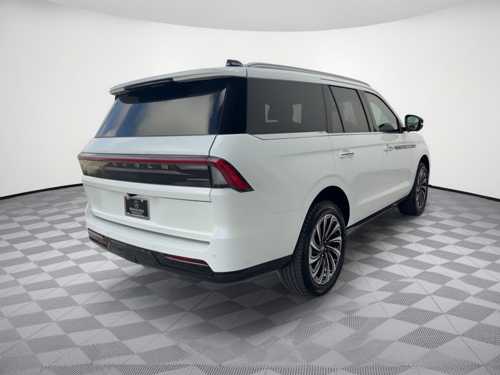 Used 2025 Lincoln Navigator Black Label AWD/4WD image 9