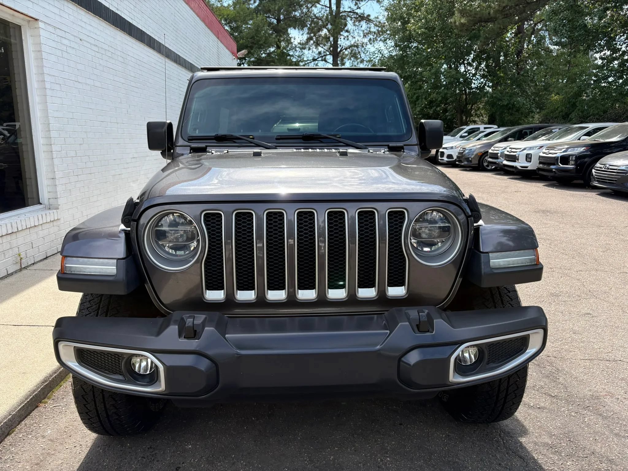Used 2019 Jeep Wrangler Unlimited Sahara w/ LED Lighting Group AWD/4WD image 3