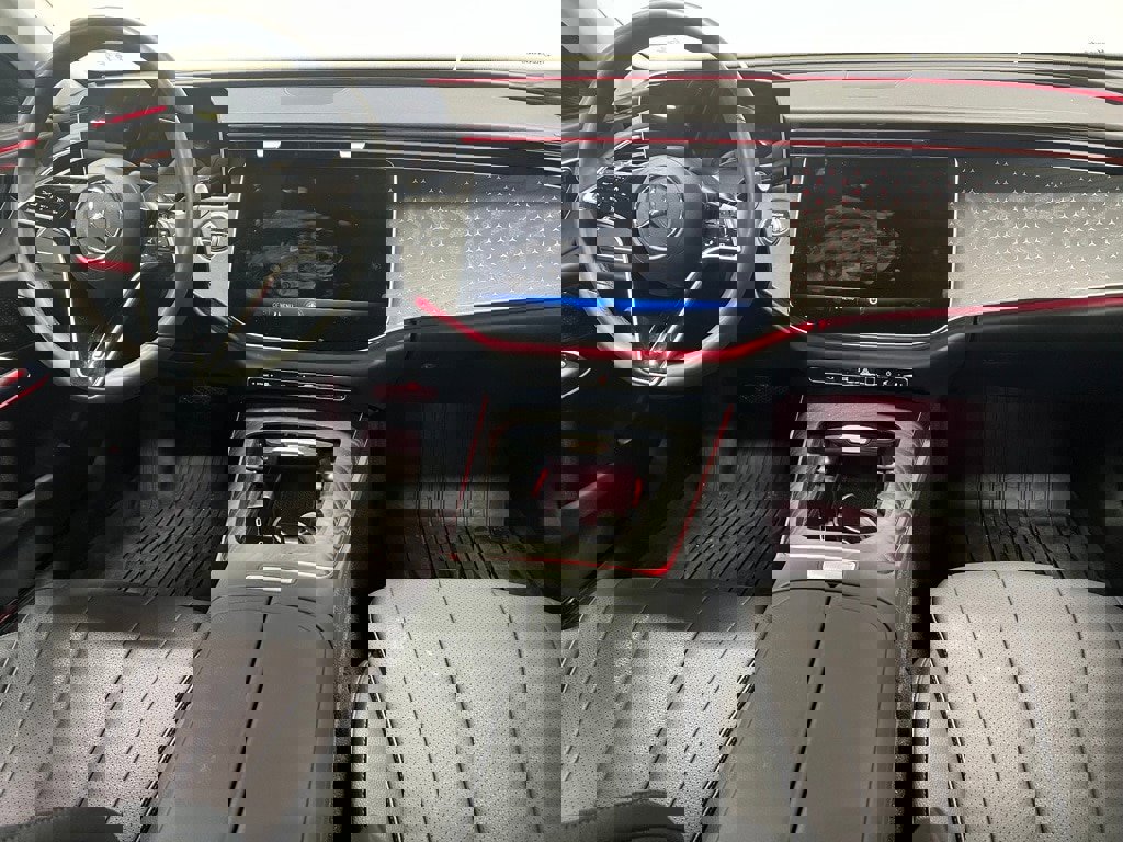 Used 2025 Mercedes-Benz E 350 4MATIC Sedan image 29