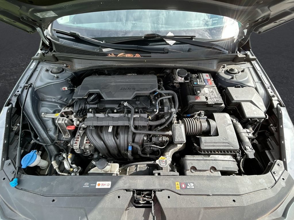 Used 2021 Hyundai Elantra SE FWD image 28