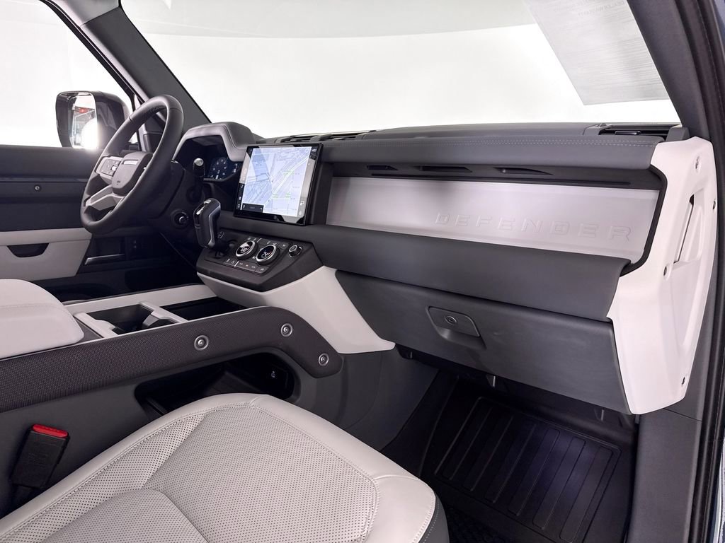 Used 2025 Land Rover Defender 110 S image 13