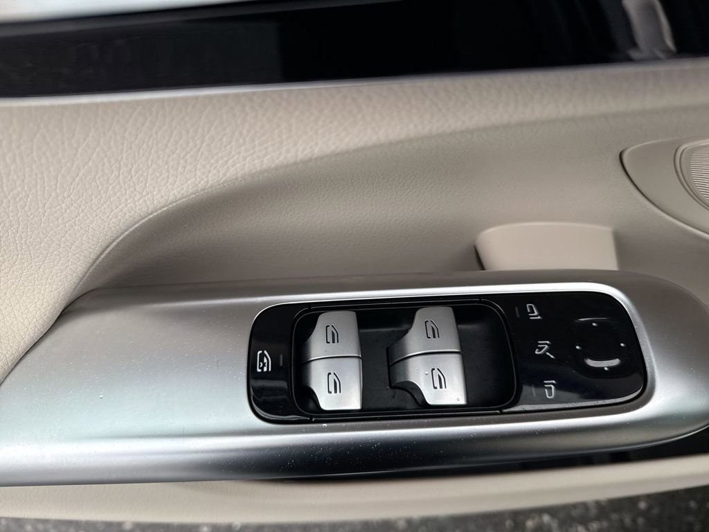 Used 2023 Mercedes-Benz C 300 4MATIC Sedan image 15