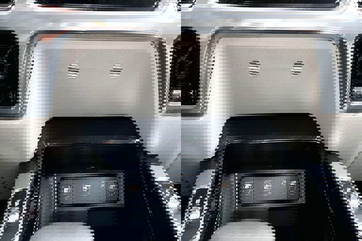 Used 2023 Kia Sorento SX image 34