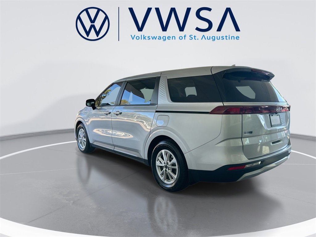 Used 2023 Kia Carnival LX image 5