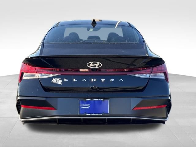 New 2026 Hyundai Elantra SEL Sport Premium FWD image 4