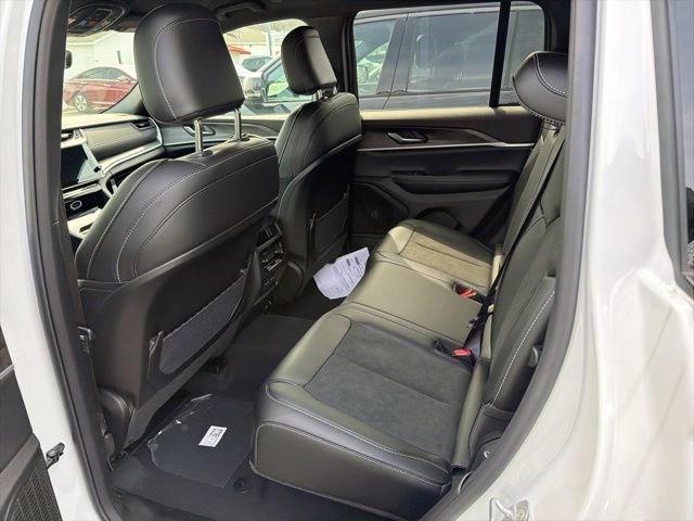 New 2026 Jeep Grand Cherokee Altitude image 8