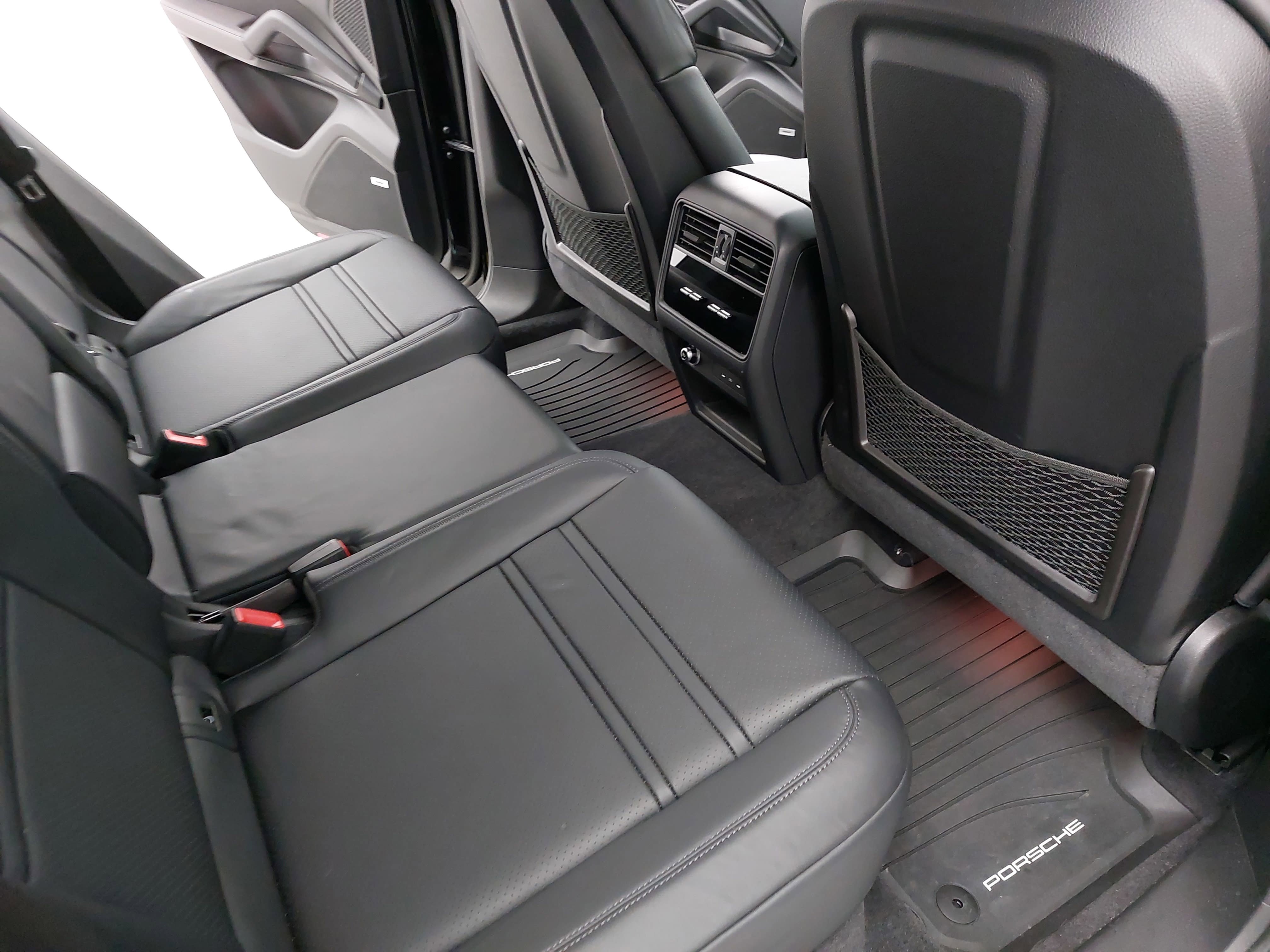 Certified 2024 Porsche Cayenne Coupe AWD/4WD image 13