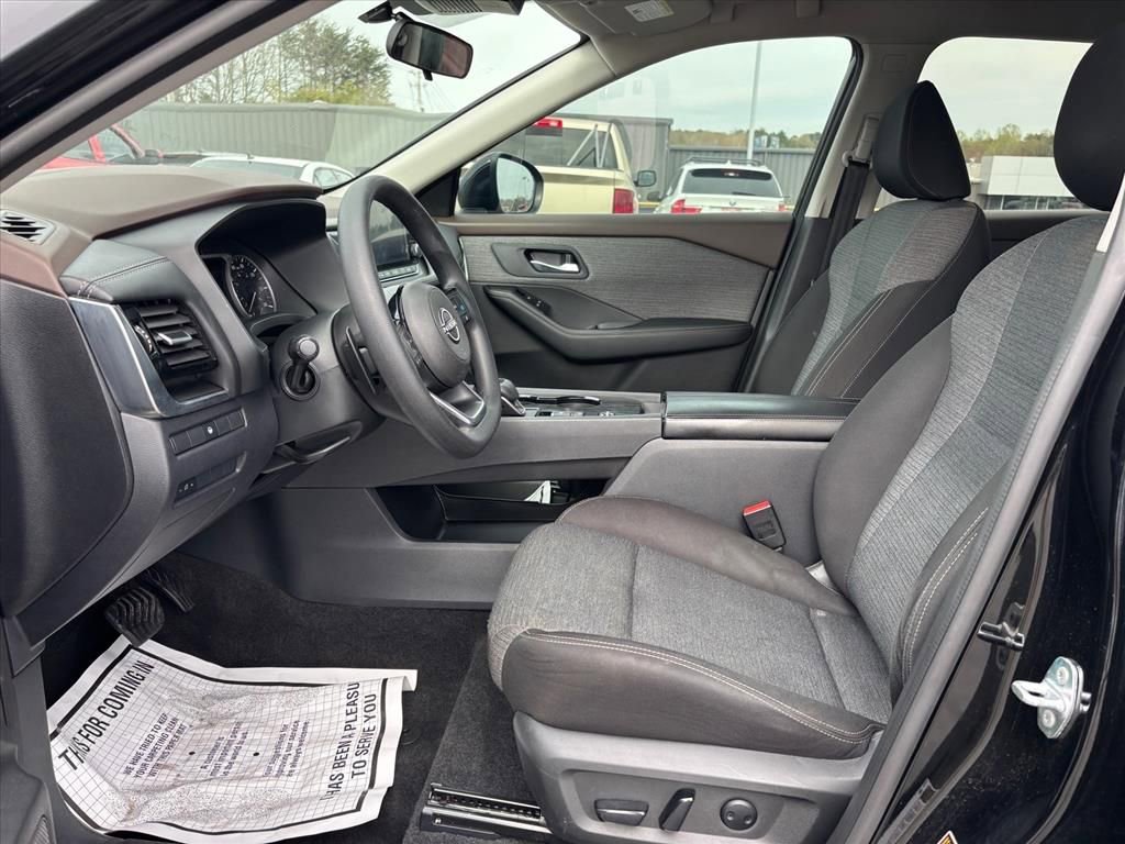 Used 2023 Nissan Rogue SV image 9