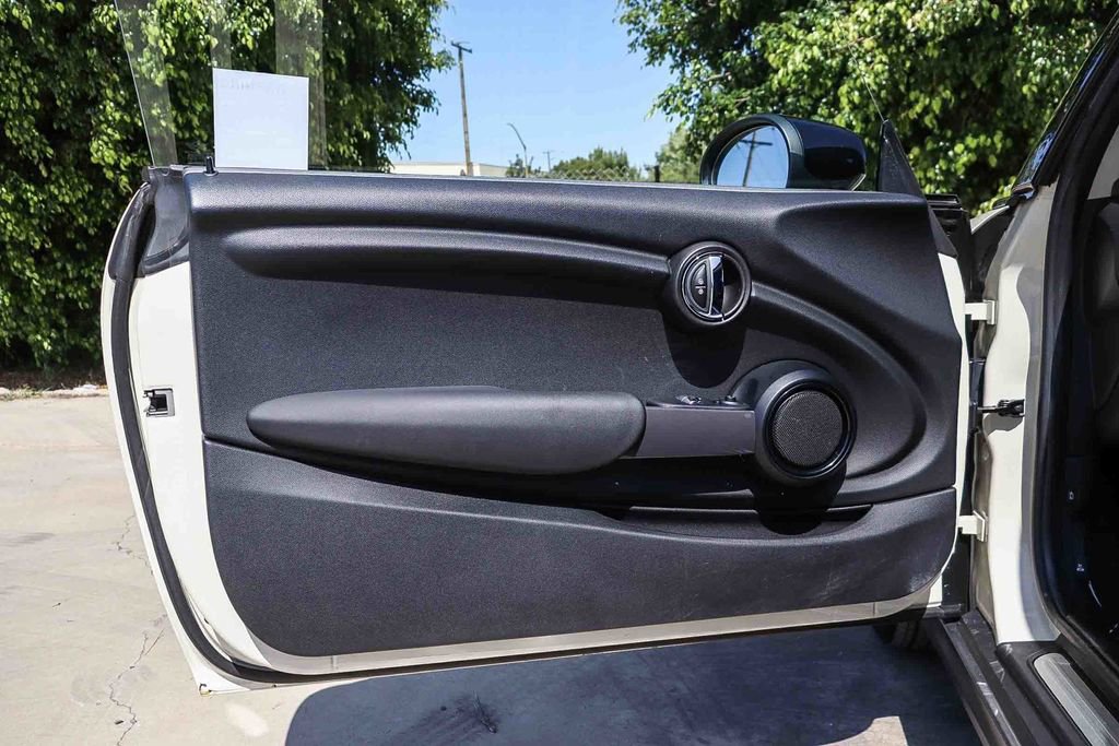 Used 2020 MINI Cooper 2-Door Hardtop FWD image 27
