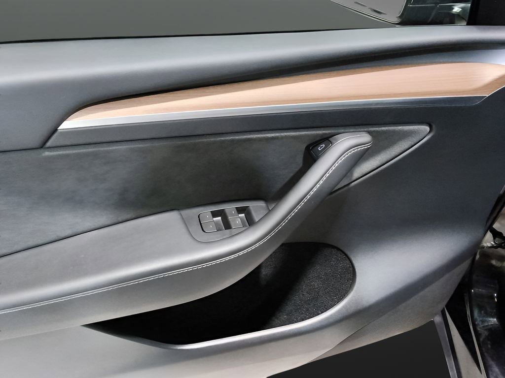 Used 2023 Tesla Model Y Long Range image 12