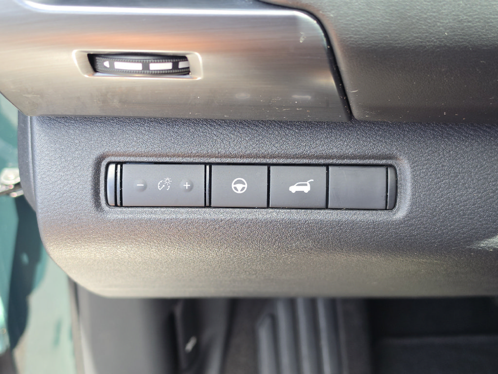 Used 2023 Nissan Pathfinder SL w/ Lighting Package (N92) FWD image 38