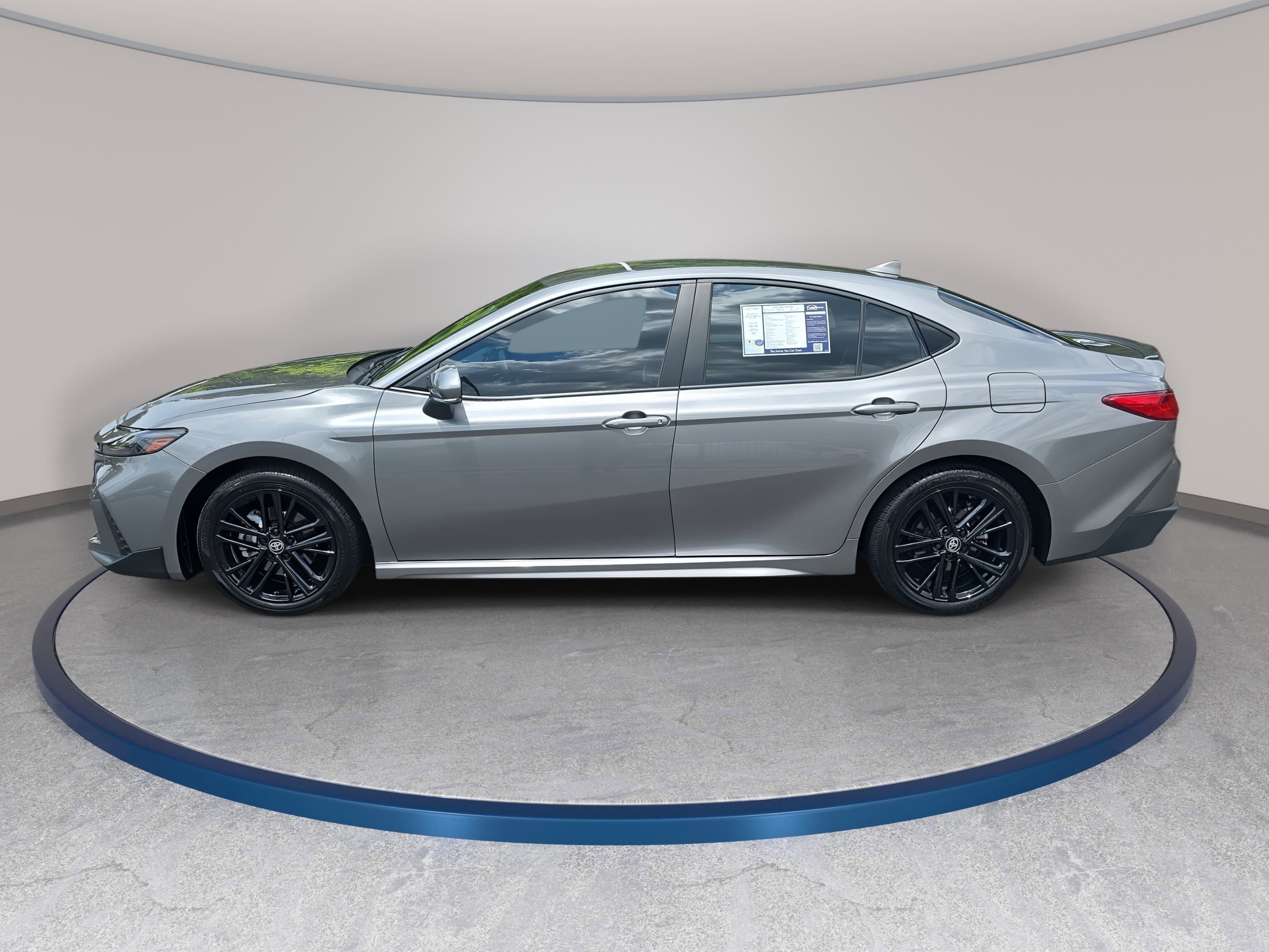 Used 2025 Toyota Camry SE w/ Convenience Package FWD image 8