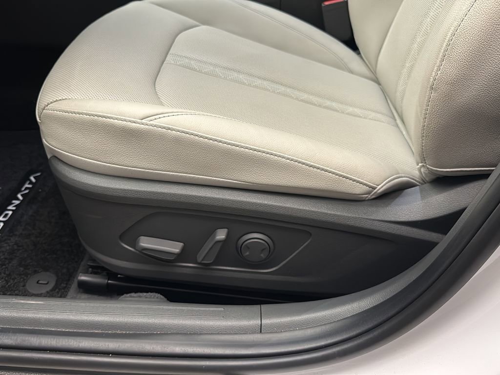 Certified 2025 Hyundai Sonata Limited FWD image 12