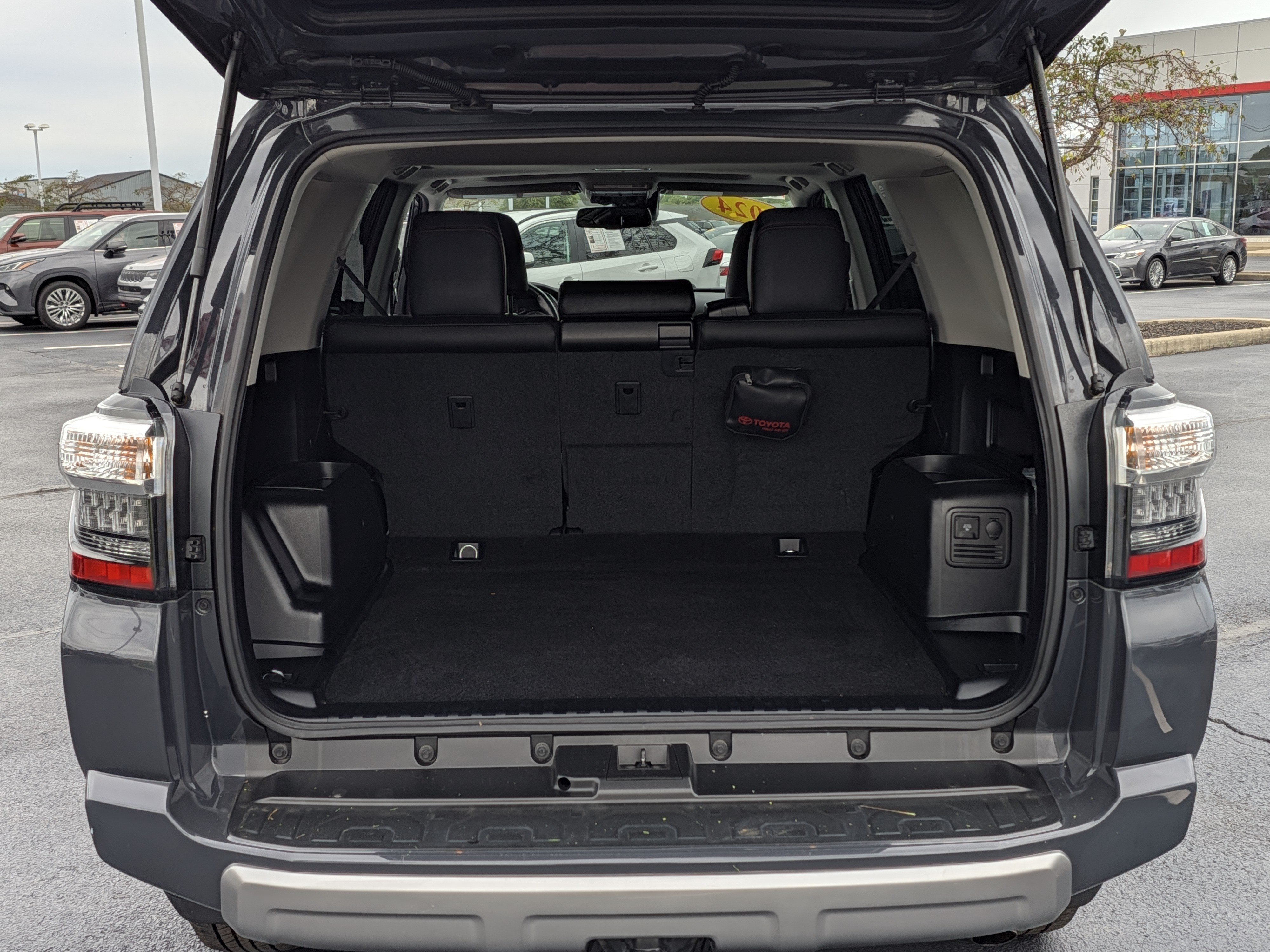 Certified 2024 Toyota 4Runner TRD Off-Road Premium w/ Off Road Premium Plus Package AWD/4WD image 23