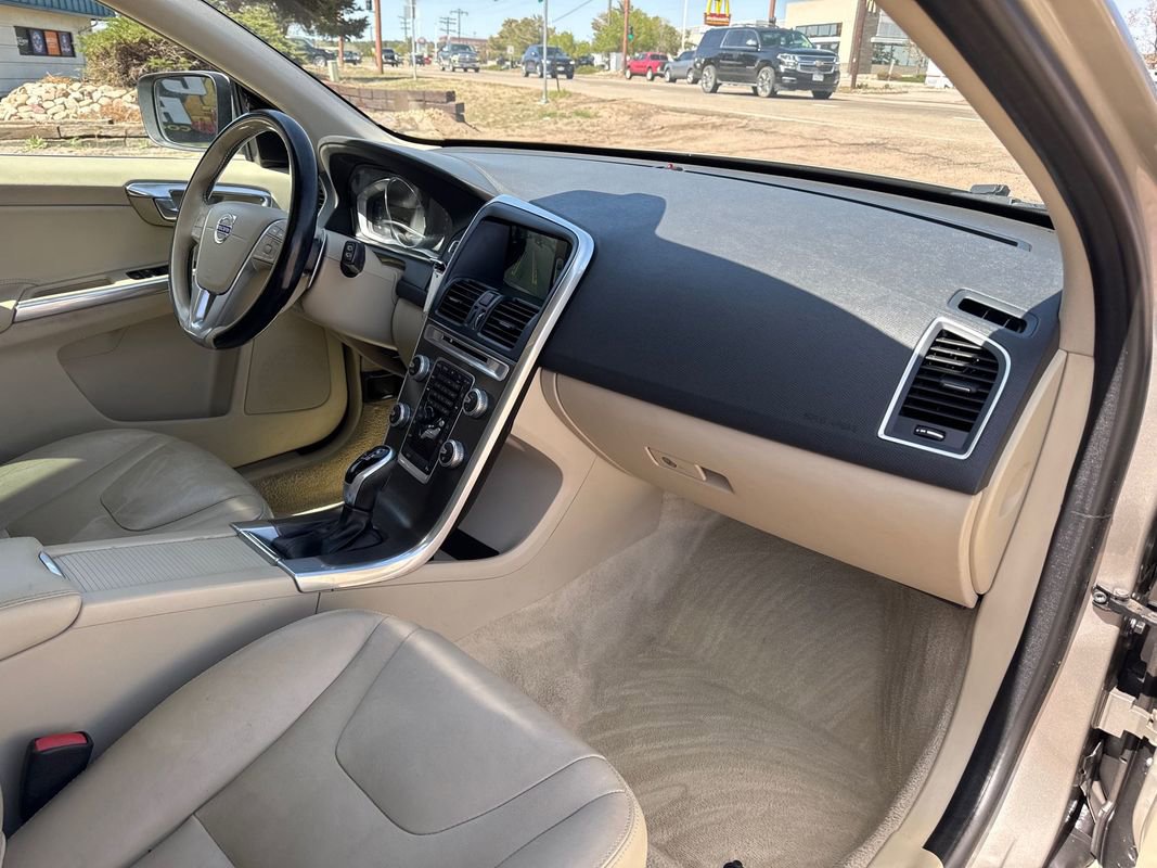 Used 2015 Volvo XC60 T6 w/ Proximity Package image 20