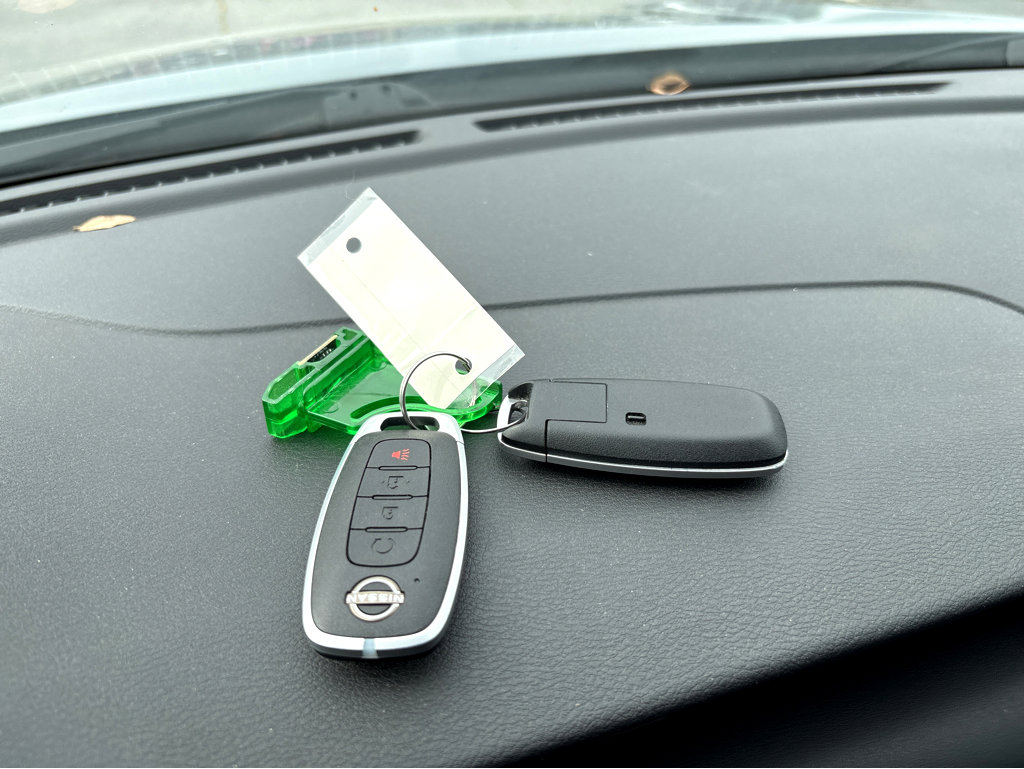 Used 2024 Nissan Kicks SR image 29