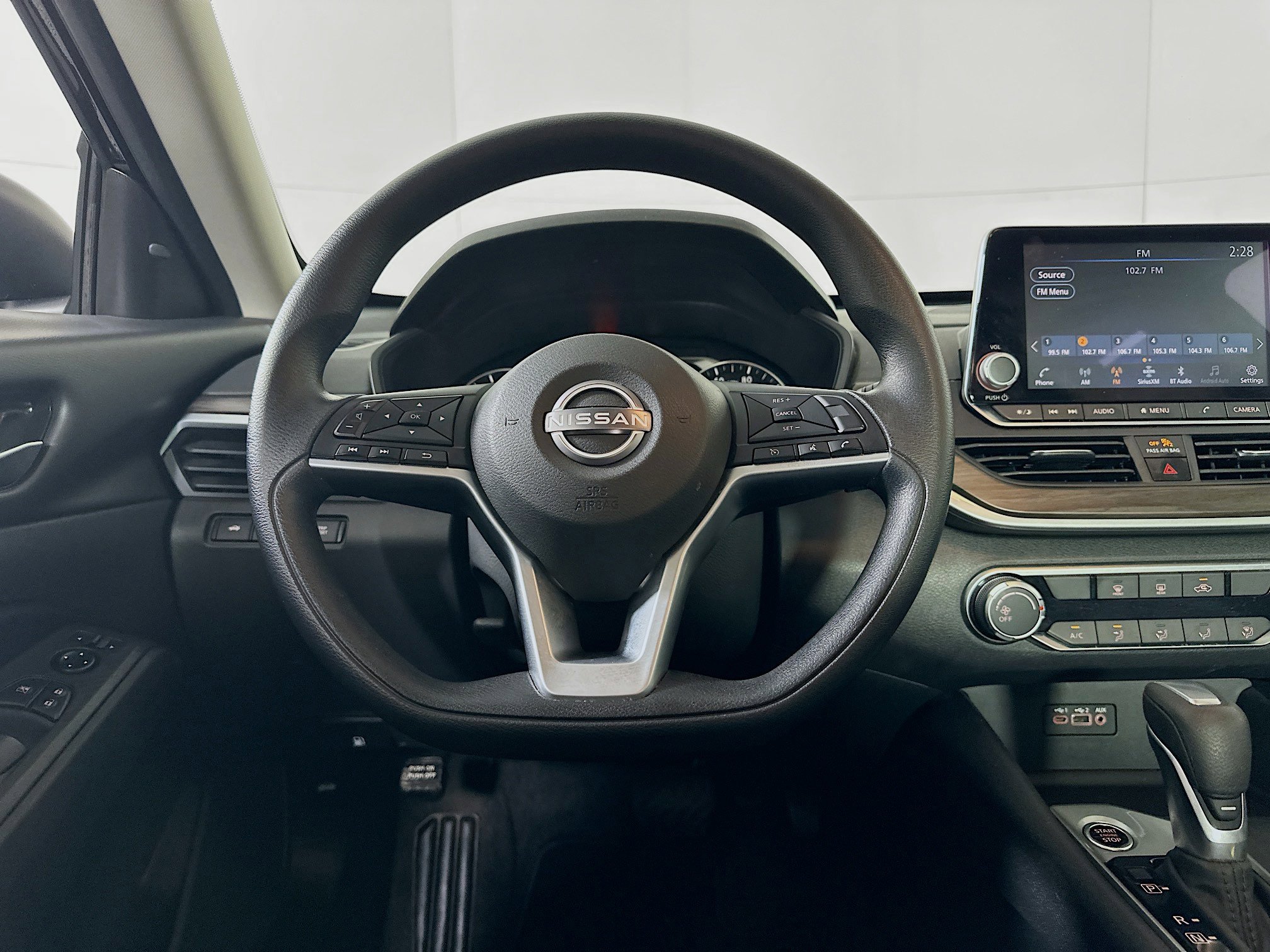 Used 2025 Nissan Altima 2.5 SV FWD image 17