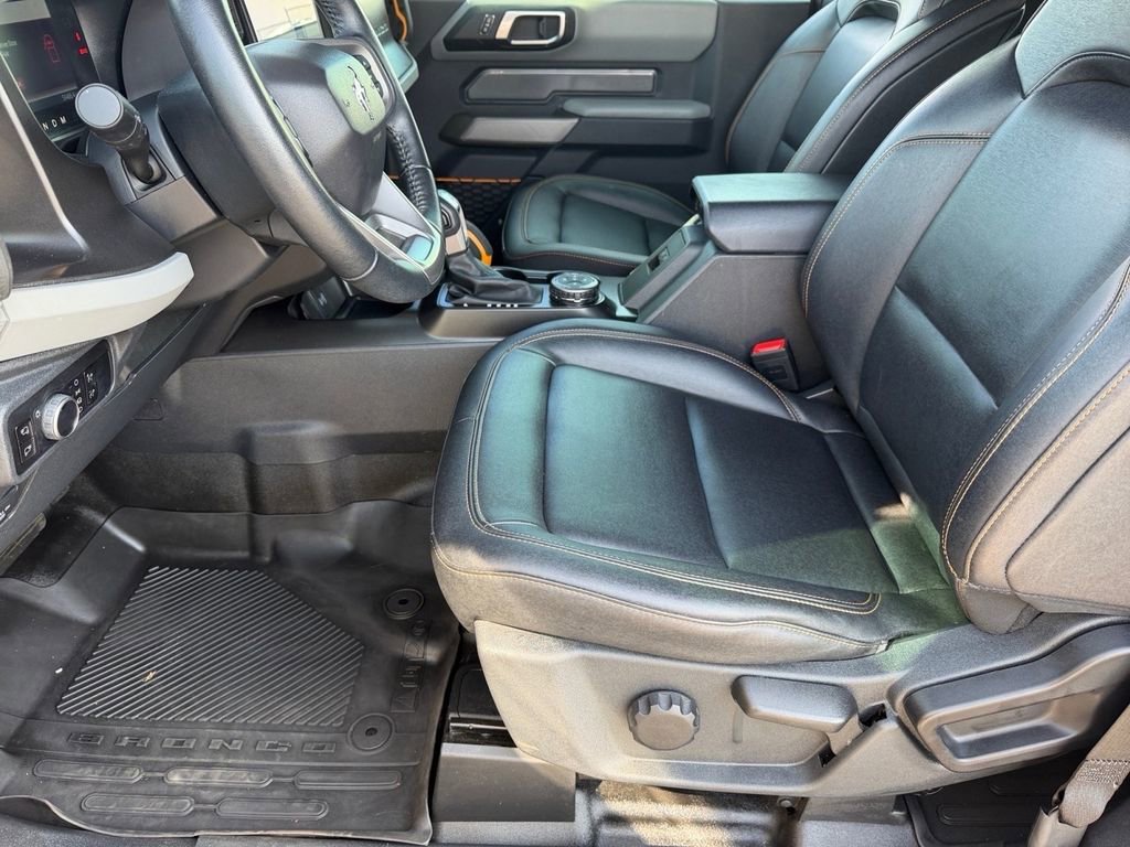 Used 2023 Ford Bronco Badlands image 11
