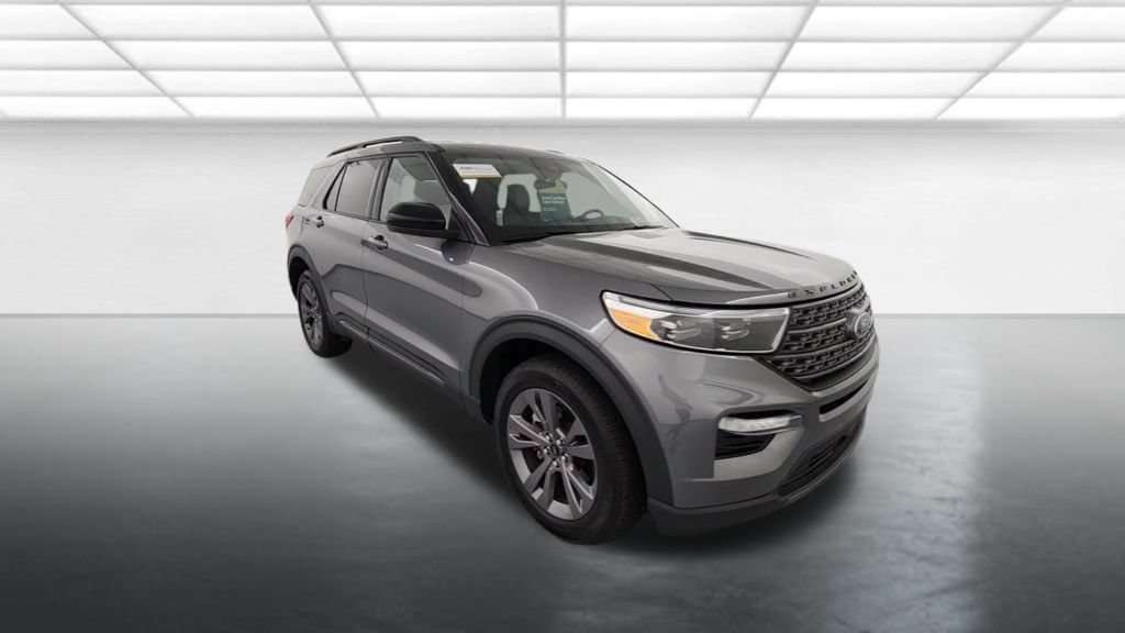 Used 2024 Ford Explorer XLT w/ Equipment Group 202A AWD/4WD image 10